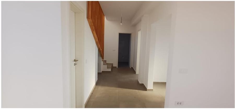 Duplex cu 4 camere cu Canalizare în Stupini