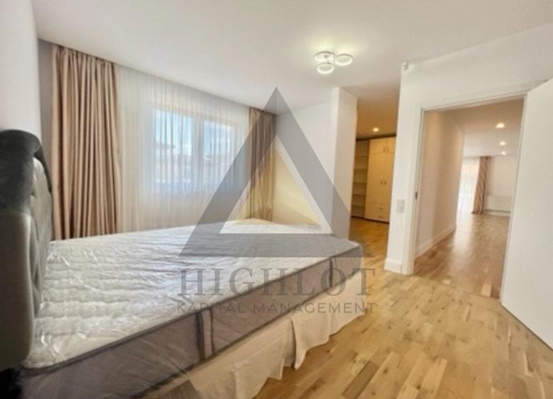 Casă individuală cu 12 camere cu Canalizare în Pipera