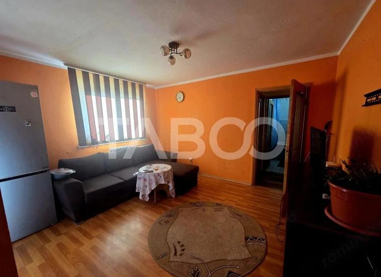 Apartament cu 3 camere semidecomandat în Central