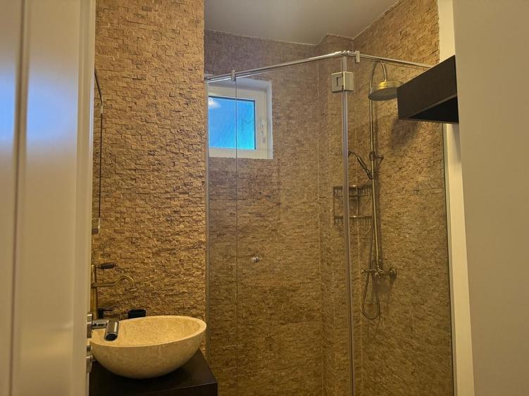 Apartament cu 4 camere decomandat, mobilat în Barbu Văcărescu