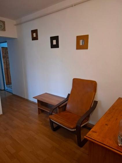 Apartament cu 3 camere semidecomandat, mobilat în Tătărași