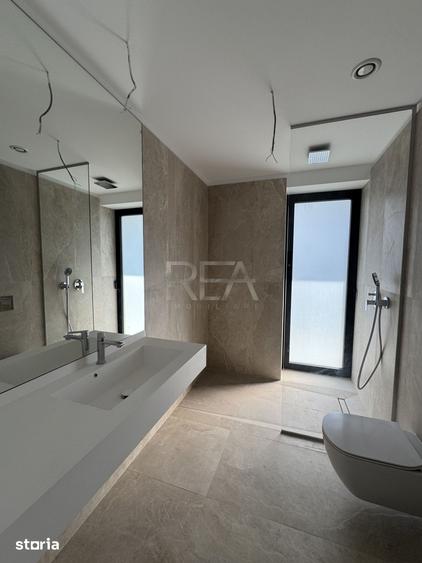 Apartament cu 4 camere decomandat în Tei