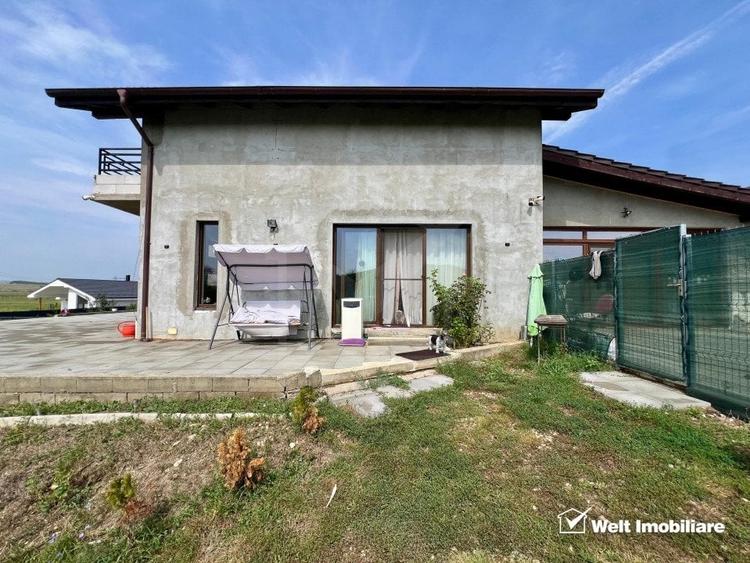 Casă individuală cu 6 camere cu Canalizare în Gădălin