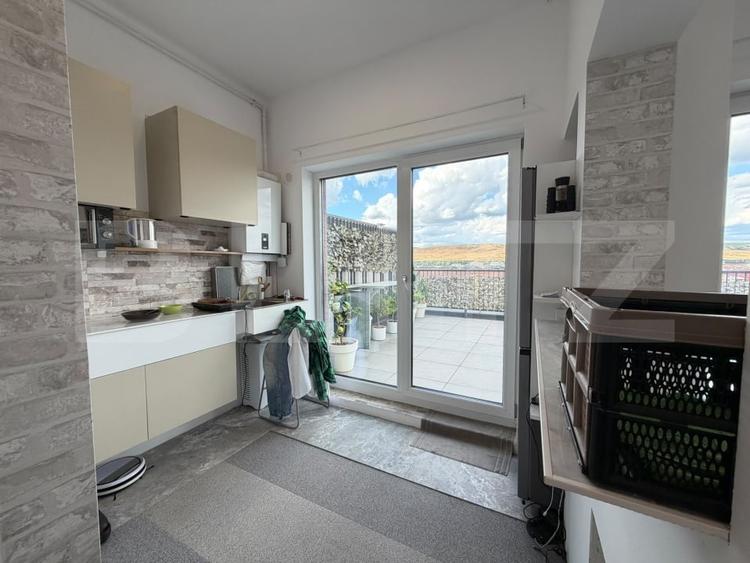 Apartament cu 2 camere semidecomandat, mobilat în Florești