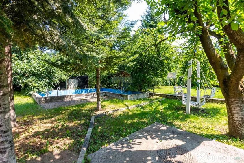 Casă cu 7 camere cu Teren 3425 Mp în Central