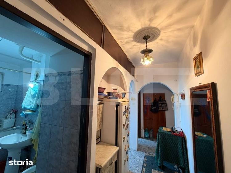 Apartament cu 3 camere semidecomandat în Craiovița Nouă