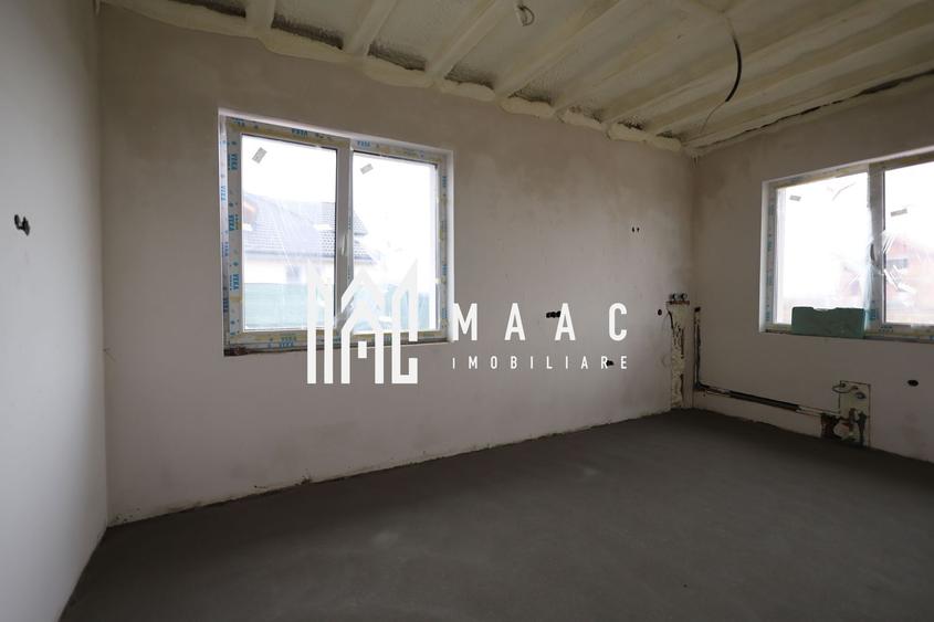 Duplex cu 3 camere cu Canalizare în Cristian