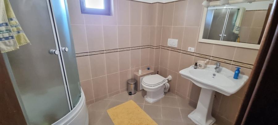 Casă individuală cu 5 camere cu Canalizare în Nord