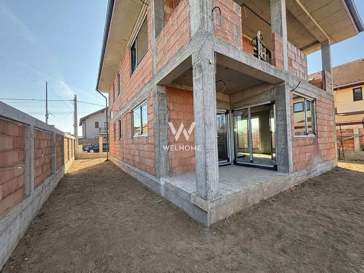 Casă individuală cu 5 camere cu Canalizare în Cristian
