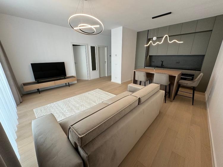 Apartament cu 2 camere semidecomandat, mobilat în Băneasa