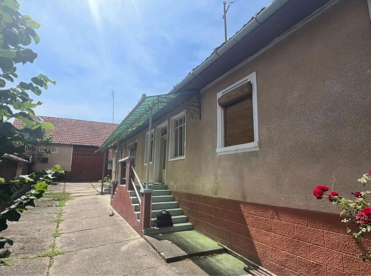 Casă cu 4 camere în Cricău