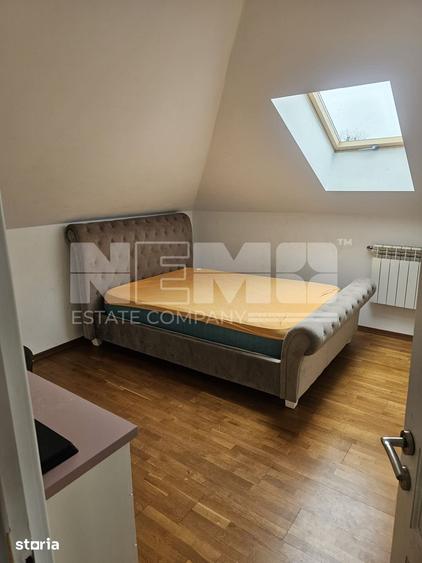 Casă cu 5 camere cu Teren 6000 Mp în Burla