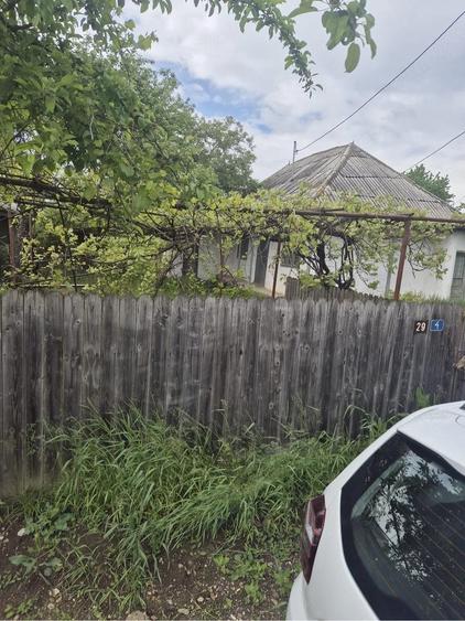 Casă cu 3 camere cu Teren 1000 Mp în Costișa