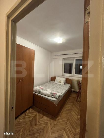 Apartament cu 3 camere semidecomandat în 1 Mai