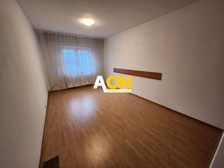 Apartament cu 3 camere decomandat în Cetate