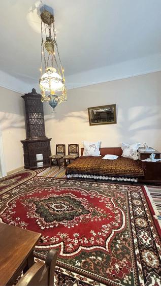 Casă cu 5 camere cu Teren 1000 Mp în Sascut