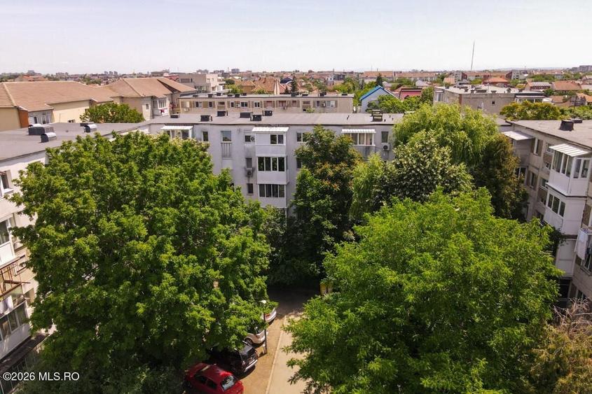 Apartament cu 3 camere semidecomandat în Șagului