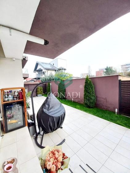 Apartament cu 3 camere semidecomandat, mobilat în Băneasa