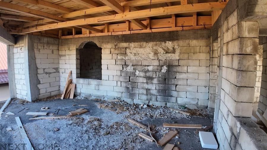 Casă cu 12 camere cu Teren 680 Mp în Podu Nărujei
