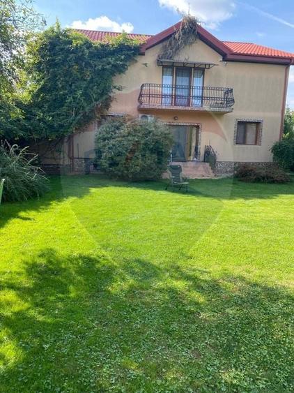 Casă individuală cu 5 camere cu Piscina în Central