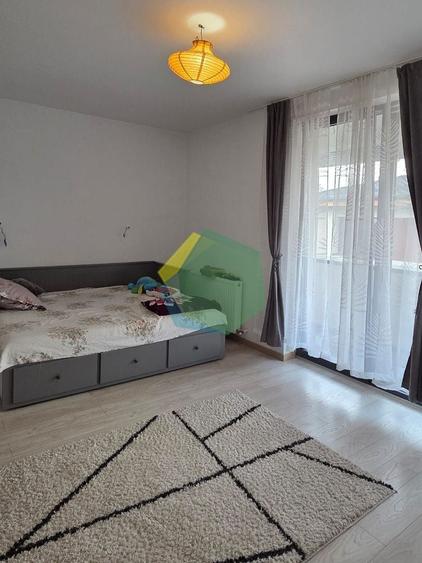 Duplex cu 3 camere cu Canalizare în Sud-Est