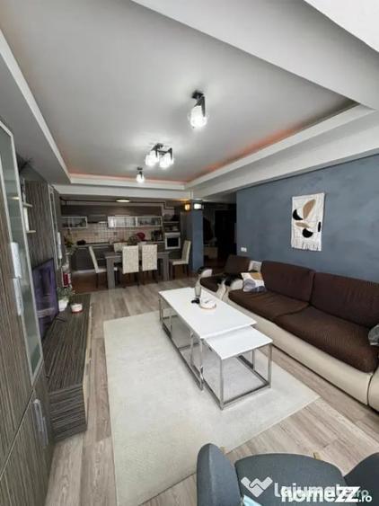 Apartament cu 4 camere decomandat în Traian