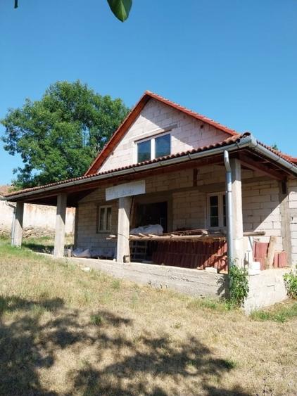 Casă individuală cu 5 camere cu Garaj în Clopotiva
