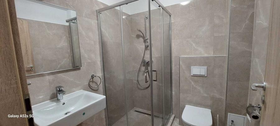 Apartament cu 3 camere decomandat în Tractorul