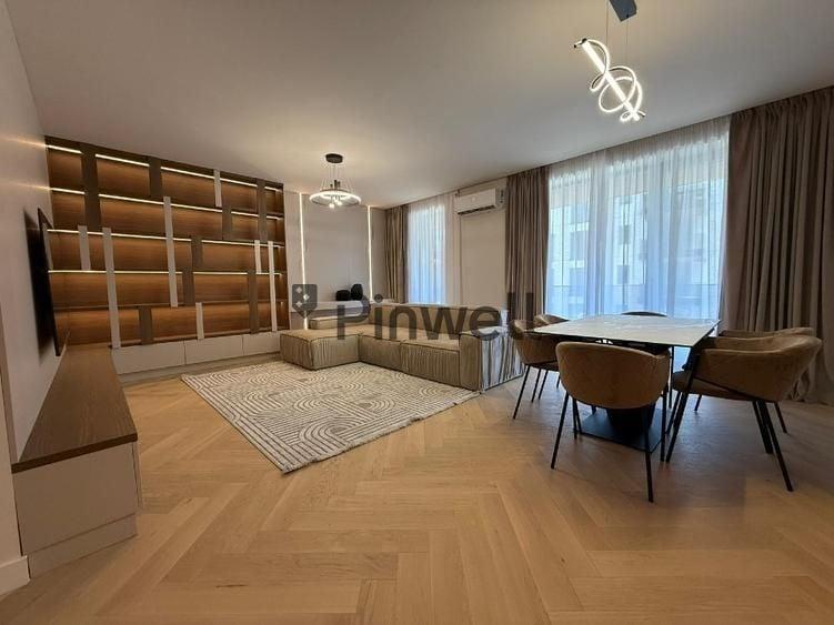 Apartament cu 4 camere decomandat, mobilat în Central