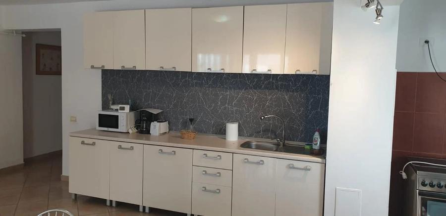 Apartament cu 3 camere decomandat, mobilat în Central