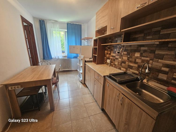 Apartament cu 2 camere semidecomandat în Lunei