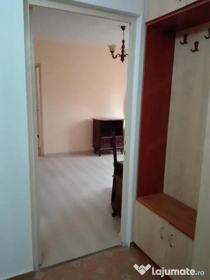 Apartament cu 2 camere semidecomandat în Florilor