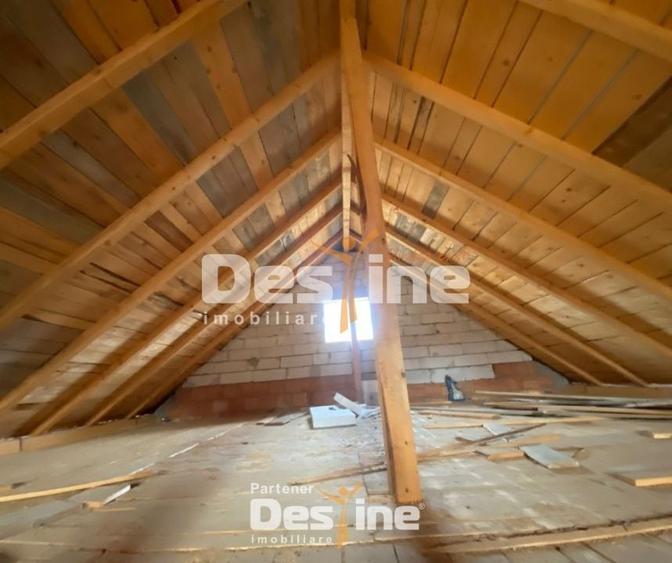 Casă individuală cu 6 camere cu Canalizare în Ciritei