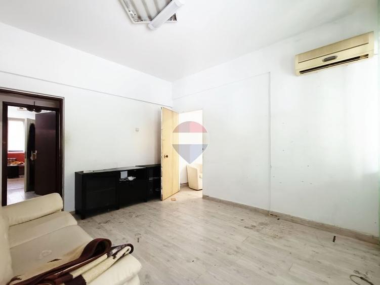 Apartament cu 5 camere semidecomandat în Magheru