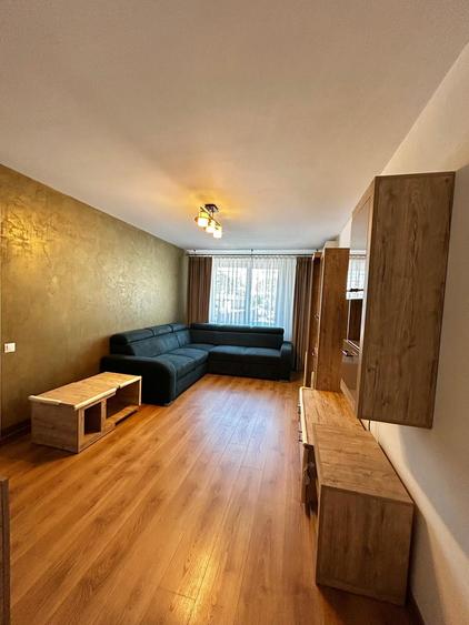 Apartament cu 4 camere semidecomandat, mobilat în Apărătorii Patriei