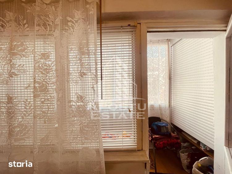 Apartament cu 2 camere semidecomandat, mobilat în Pârneava