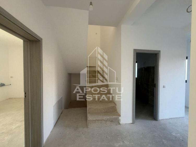 Casă individuală cu 5 camere cu Canalizare în Sânandrei