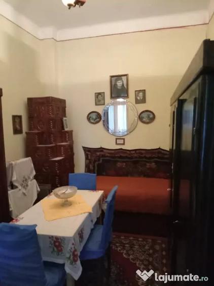 Casa de vanzare3 dormitoare, 2 livinguri,ideala ?i pe - 1