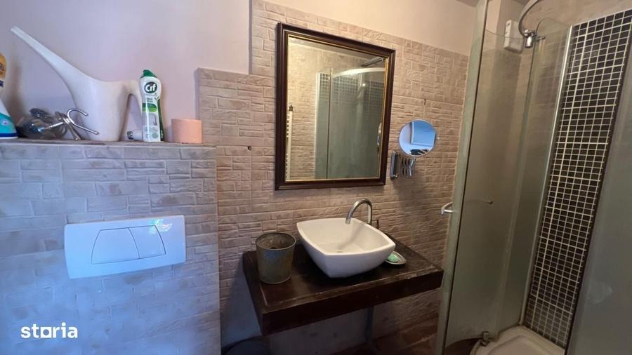 Casă cu 4 camere decomandat cu Teren 130 Mp în Central