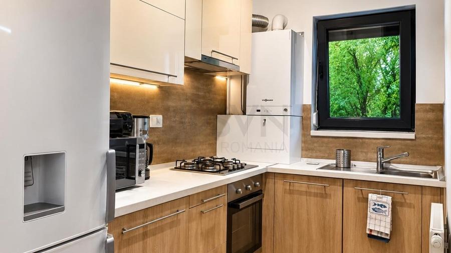 Apartament cu 2 camere semidecomandat, mobilat în Banu Manta