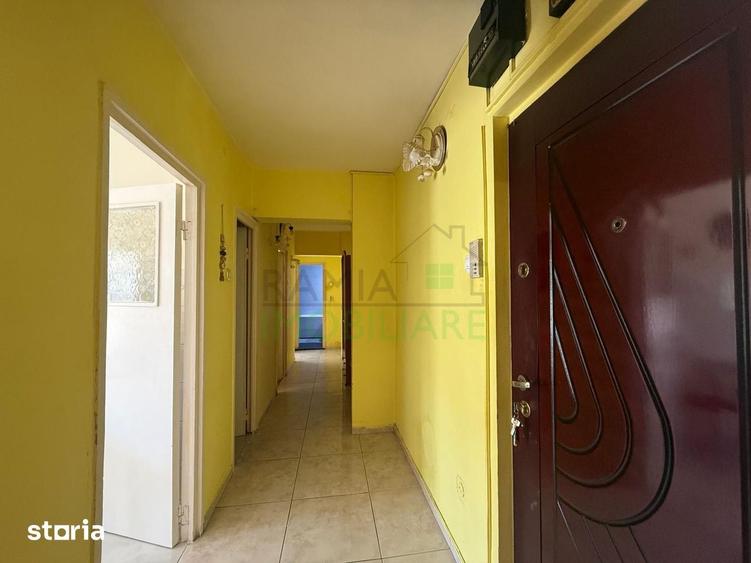 Apartament cu 3 camere decomandat, mobilat în Tractorul