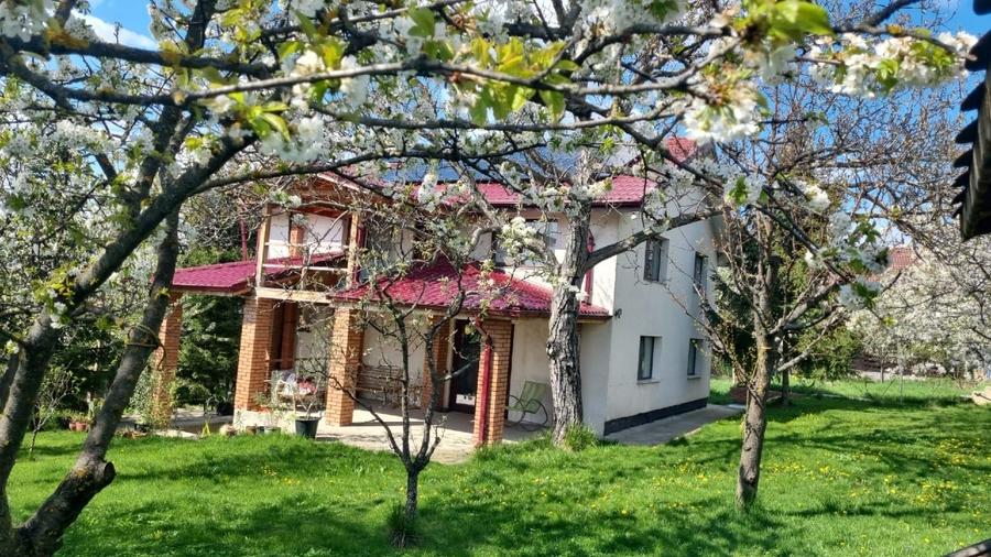 Casă individuală cu 4 camere cu Teren 1000 Mp în Bucium
