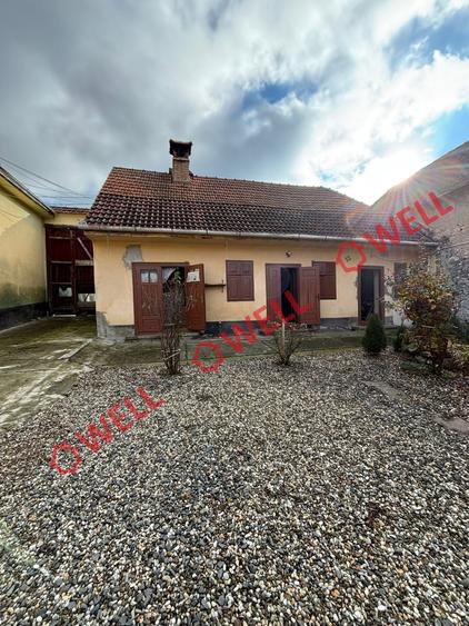 Casă cu 2 camere cu Teren 2819 Mp în Cața