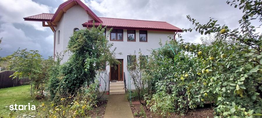 Casă cu 5 camere cu Teren 1070 Mp în Bucium