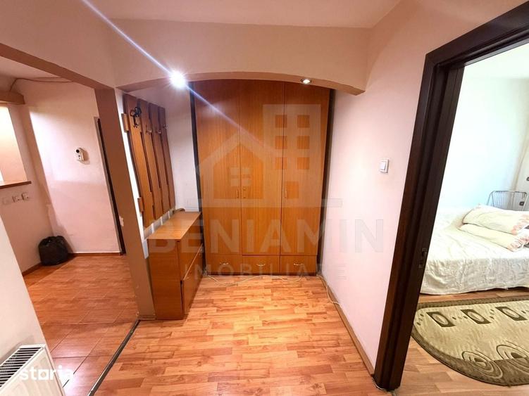 Apartament cu 3 camere decomandat în Craiovița Nouă