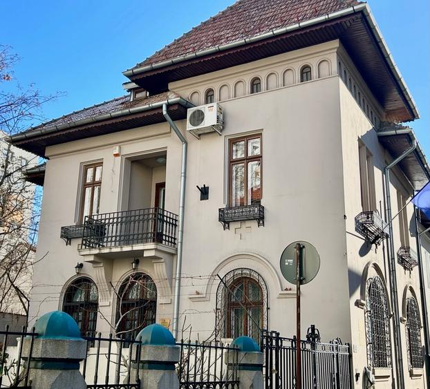 Duplex cu 9 camere cu Canalizare în Dorobanți