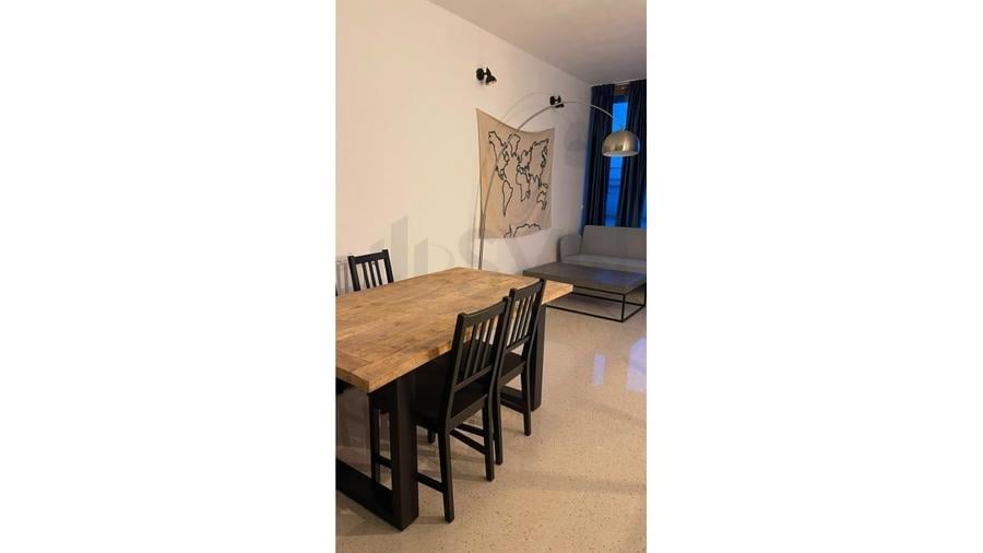Apartament cu 4 camere decomandat în Polonă