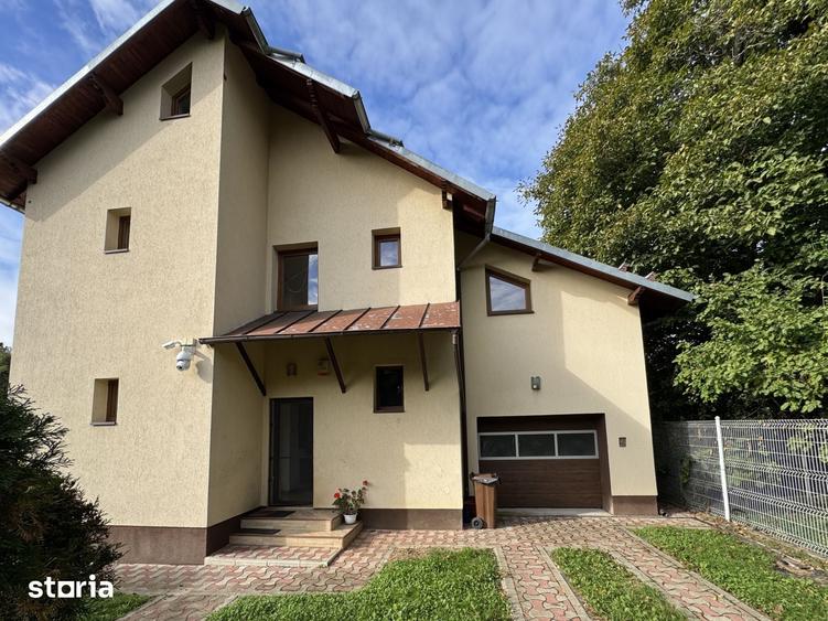 Casă cu 7 camere cu Teren 1317 Mp în Central