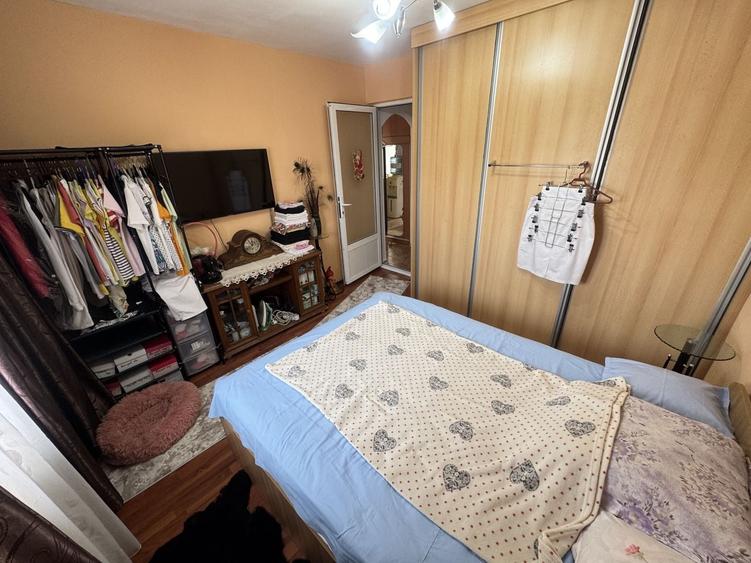 Apartament cu 2 camere decomandat, mobilat în