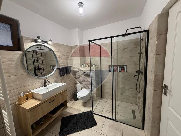Casă individuală cu 5 camere cu Teren 331 Mp în Bariera Vâlcii